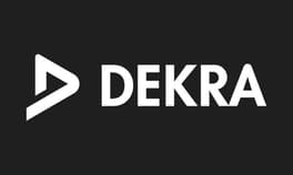 DEKRA Logo mit dem Schriftzug DEKRA und einem stilisierten Dreieck links daneben.