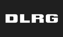 DLRG-Logo: weiße, fette Buchstaben "DLRG" auf schwarzem Hintergrund.