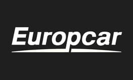 Europcar-Logo mit weißem Text auf schwarzem Hintergrund und einer weißen Linie darunter.
